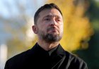 Drone nearly strikes Zelenskyy’s plane before takeoff for Norwegian king’s funeral, PM says