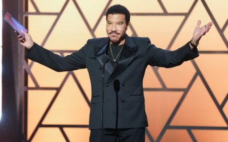 Lionel Richie hospitalized after concert in St. Louis: reports