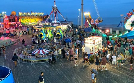 Frightening scene unfolds on iconic sky ride as child falls down onto boardwalk