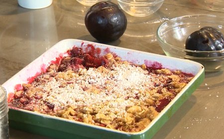 Simply Delicious Recipe: Plum Crisp