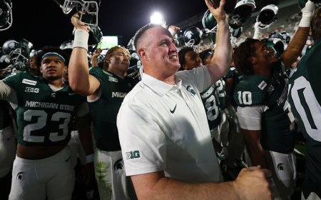 Michigan State offensive lineman unleashes a fountain of puke during two-point conversion
