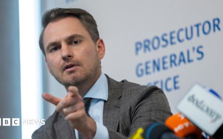Ukraine's chief prosecutor resigns over call centre corruption scandal
