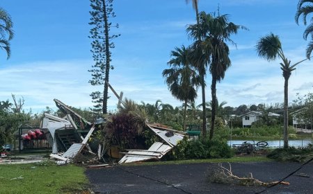 Urgent Warning Issued as Hurricane Lowell Hammers Hawaii, Knocks Out Power to 90% of Kauai