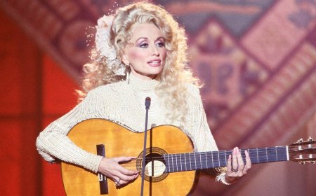 Dolly Parton 'could not bear negative things' and kept her cancer diagnosis from fans and family