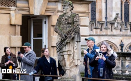 Labour mayors in England vow to cap tourist tax at 5%