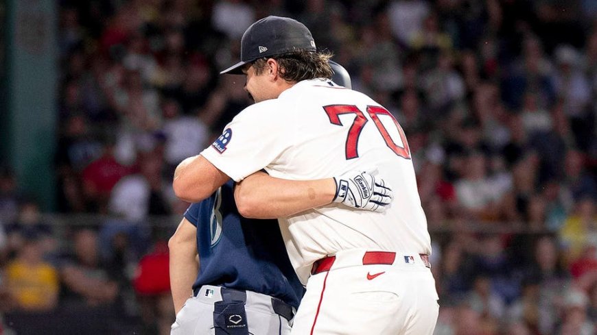 Red Sox starter records an out in hilarious fashion by hugging Mariners' baserunner