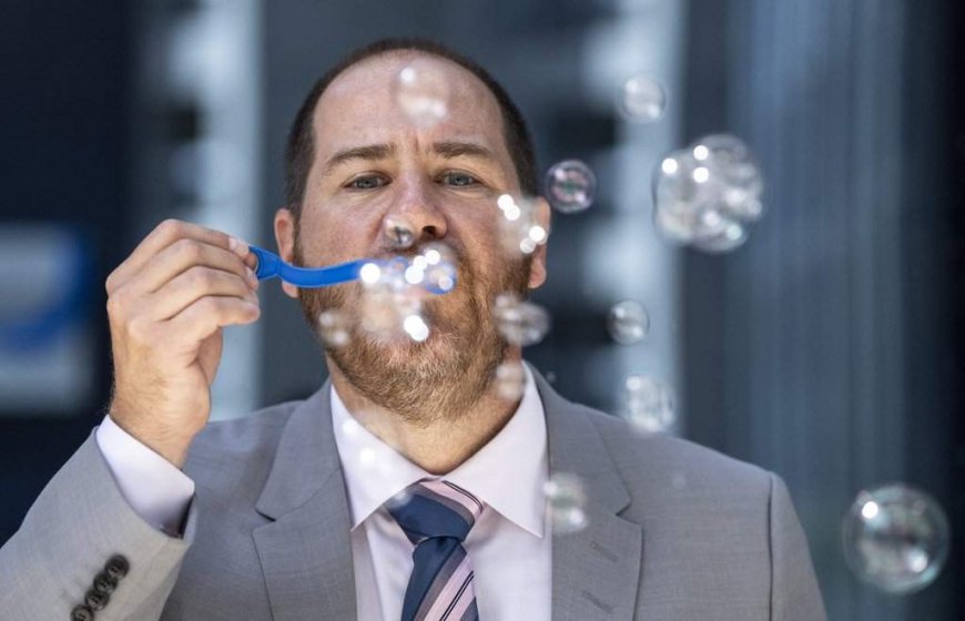 From folk rock to fundamental research: Dupras leads Quebec science