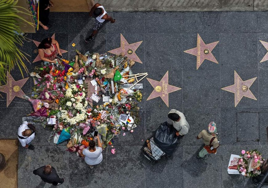 Dolly Parton’s star on Hollywood Walk of Fame replaced after vandalism
