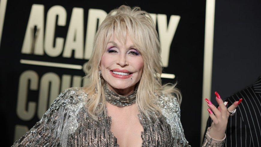 Tennessee Volunteers fans pay incredible tribute to Dolly Parton during season opener