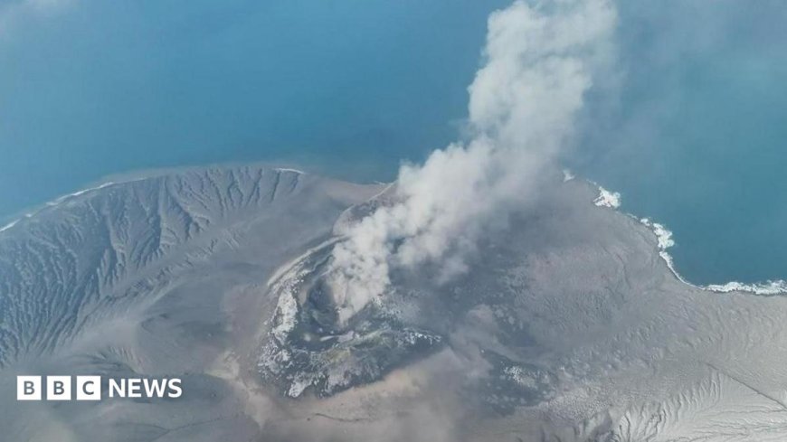 Volcano eruption leaves 150,000 passengers stranded in Indonesia