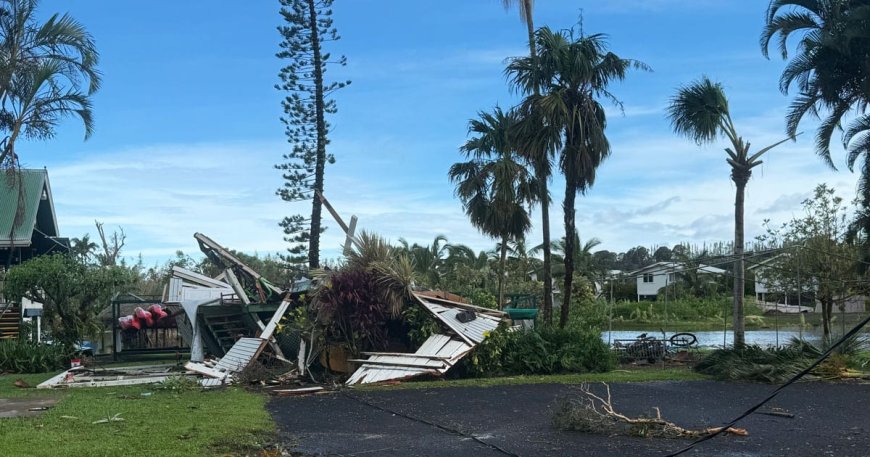 Urgent Warning Issued as Hurricane Lowell Hammers Hawaii, Knocks Out Power to 90% of Kauai
