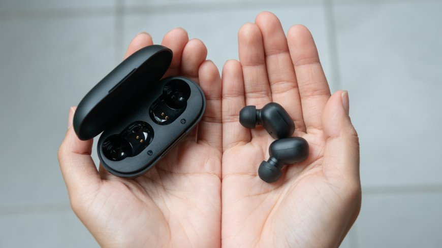5 Reasons To Skip Wireless Headphones