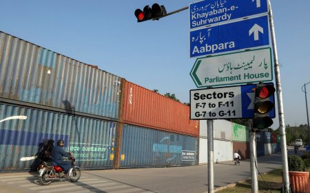 Seized shipping containers used as barricades ahead of Imran Khan protest march