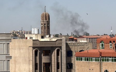 'Hundreds of Houthi targets in Yemen attacked' in air campaign by Saudi-led coalition