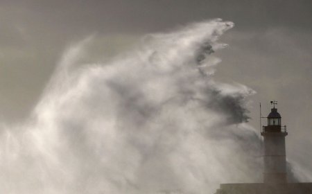 'Plunging temperatures' and 'wall of rain and snow'? Met Office sets the record straight