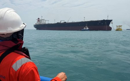 Twelve Sailors Injured in Attack on Tanker Crossing Strait of Hormuz