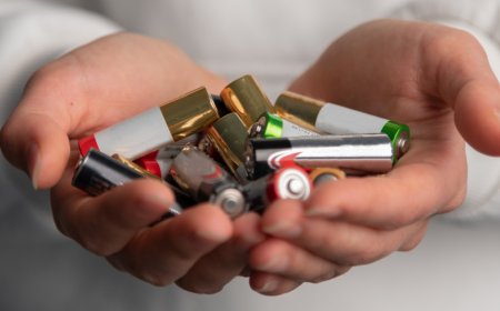 9 Everyday Gadgets That Are Better With Replaceable Batteries