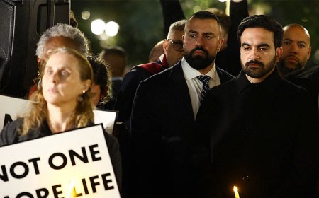 Anti-Israel protesters label Mamdani a 'traitor,' accuse him of 'genocide' outside Oct 7 vigil