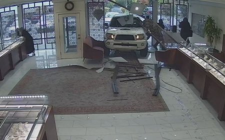 Washington jewelry store owner opens fire after would-be thieves ram truck through storefront