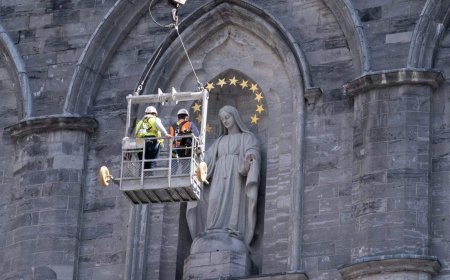 The scaffolding will be removed from the facade of Notre-Dame Basilica in Montreal
