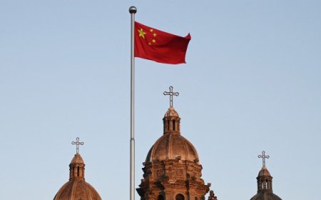 Xi ‘Sinicizes’ China’s Catholic Church, with Vatican Approval