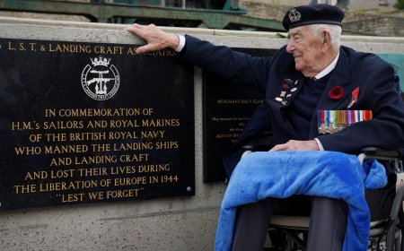 D-Day veteran remembered as 'great character with cheeky smile' after death aged 100