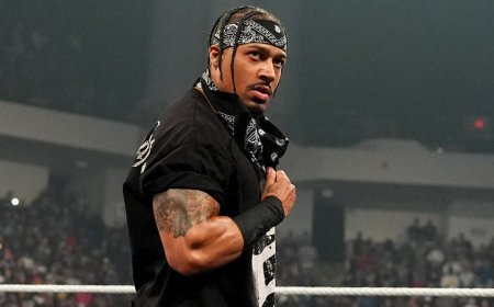 WWE's Carmelo Hayes lays down vicious attack on Solo Sikoa, aligns himself with fearsome 946 faction