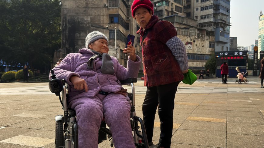 The 5 Best Phones For Seniors With Parkinson's Or Arthritis