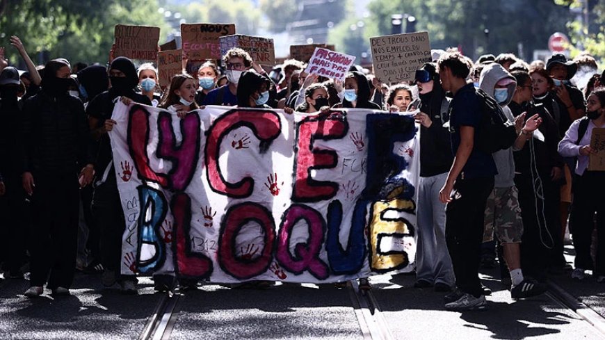 French Revolution 2.0 Is Here! Nation Officially Descends Into Civil War As Police Clash With Migrants & Socialists Burning Cities To The Ground, Viciously Attacking Natives