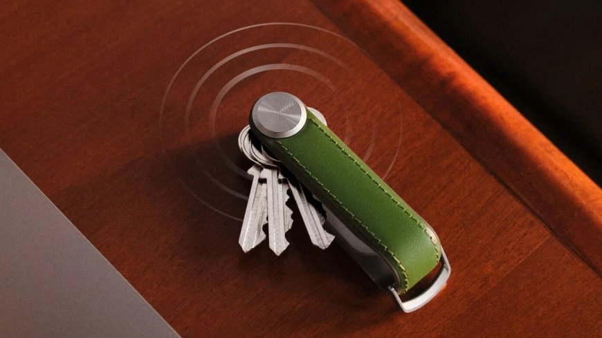 This Sleek Gadget Syncs With Your Phone To Help You Find Your Keys