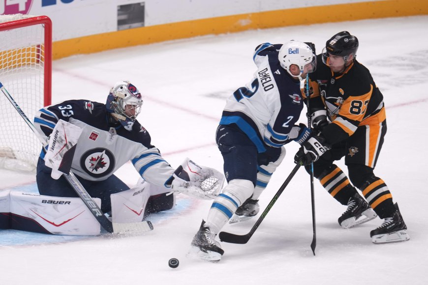 Winnipeg Jets survive chaotic third period to beat Penguins 3-2