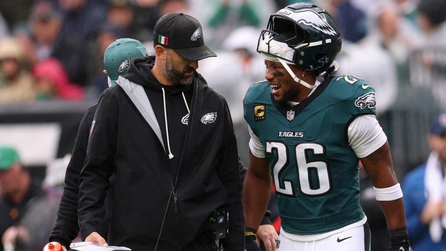 Eagles RB Saquon Barkley Reportedly Considered Week-To-Week With Hamstring Injury