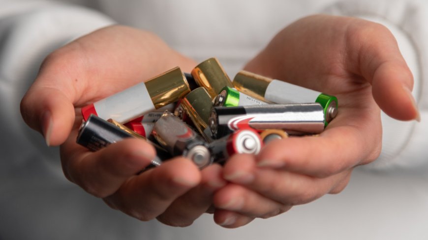 9 Everyday Gadgets That Are Better With Replaceable Batteries