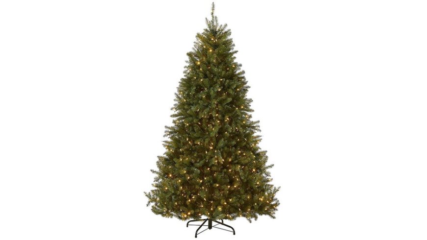 This popular 7.5-foot pre-lit Christmas tree is $400 off on Amazon — just $280