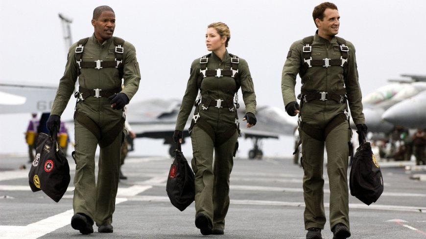 Jamie Foxx And Jessica Biel Fought An Evil AI In This Epic Sci-Fi Movie That Flopped