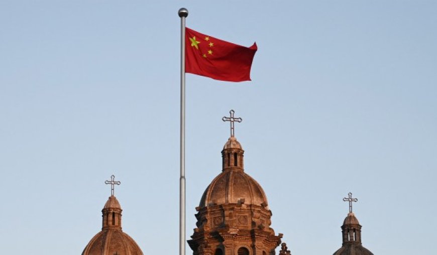 Xi ‘Sinicizes’ China’s Catholic Church, with Vatican Approval